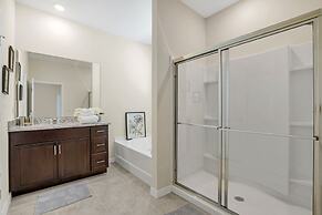 6 Bed 4 Bath Solterra Beautiful Home! 6 Bedroom Villa by RedAwning