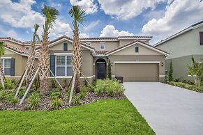 6 Bed 4 Bath Solterra Beautiful Home! 6 Bedroom Villa by RedAwning