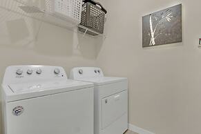 6 Bed 4 Bath Solterra Beautiful Home! 6 Bedroom Villa by RedAwning