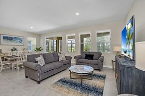 6 Bed 4 Bath Solterra Beautiful Home! 6 Bedroom Villa by RedAwning