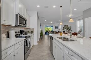 Luxury Home 7 Bedrooms Near Disney! 7 Villa by RedAwning