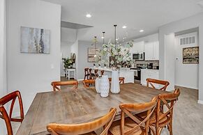 Luxury Home 7 Bedrooms Near Disney! 7 Villa by RedAwning