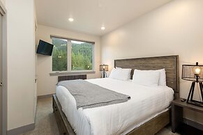 Clearwater Lofts Building 3 by Summit County Mountain Retreats