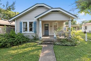 Reizend Haus 2 Bedroom Home by RedAwning