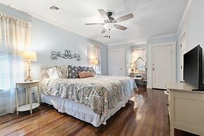 Reizend Haus 2 Bedroom Home by RedAwning