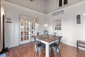 Reizend Haus 2 Bedroom Home by RedAwning