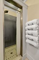 Reizend Haus 2 Bedroom Home by RedAwning