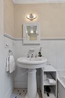 Reizend Haus 2 Bedroom Home by RedAwning