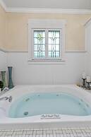 Reizend Haus 2 Bedroom Home by RedAwning