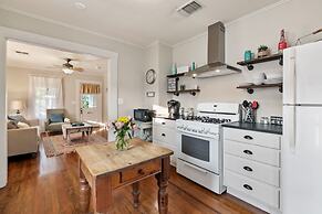 Reizend Haus 2 Bedroom Home by RedAwning