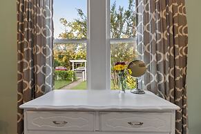 Reizend Haus 2 Bedroom Home by RedAwning