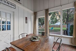 Reizend Haus 2 Bedroom Home by RedAwning