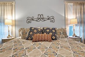 Reizend Haus 2 Bedroom Home by RedAwning