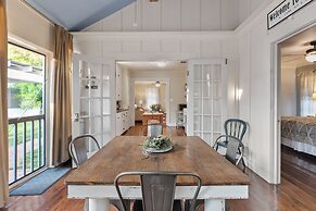 Reizend Haus 2 Bedroom Home by RedAwning