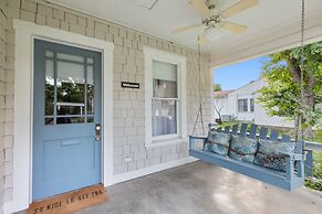 Reizend Haus 2 Bedroom Home by RedAwning