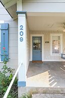 Reizend Haus 2 Bedroom Home by RedAwning