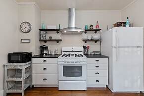 Reizend Haus 2 Bedroom Home by RedAwning