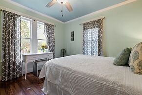 Reizend Haus 2 Bedroom Home by RedAwning