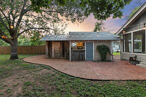 Reizend Haus 2 Bedroom Home by RedAwning