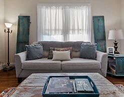 Reizend Haus 2 Bedroom Home by RedAwning