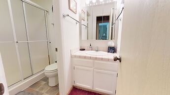 Crestview 25 Convenient Location near the Village and Lifts, Pet-Frien