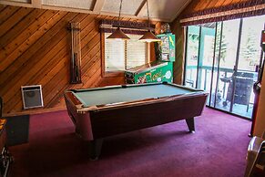 Crestview 25 Convenient Location near the Village and Lifts, Pet-Frien