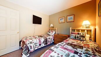 Crestview 25 Convenient Location near the Village and Lifts, Pet-Frien