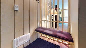 Crestview 25 Convenient Location near the Village and Lifts, Pet-Frien