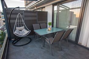 Raise Acropolis View Suites