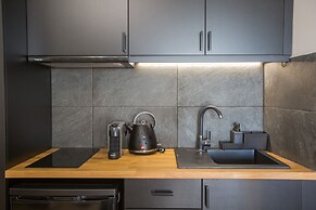 Raise Acropolis View Suites