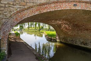 4 Canalside Cottages
