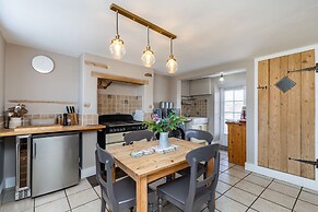4 Canalside Cottages