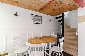 3 Canalside Cottages