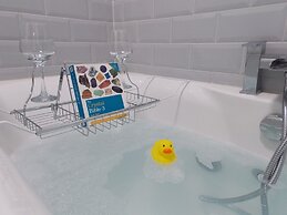 Eden Suite Sasco Apartments