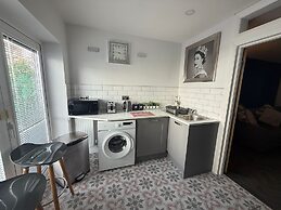 Eden Suite Sasco Apartments