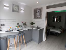 Eden Suite Sasco Apartments