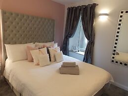 Eden Suite Sasco Apartments