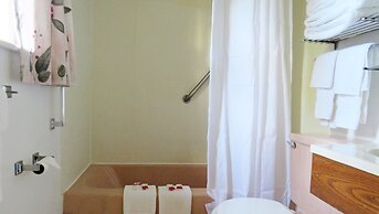 Indianhead Ironwood Motel