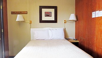 Indianhead Ironwood Motel