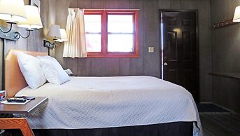 Indianhead Ironwood Motel