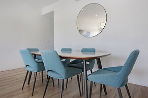 Coast 21 - 3 bedroom poolside apartment