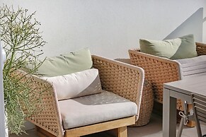 Coast 21 - 3 bedroom poolside apartment