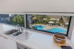 Coast 21 - 3 bedroom poolside apartment