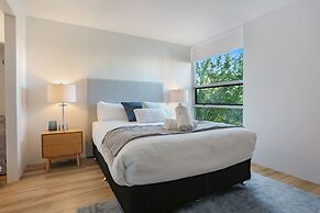 Coast 21 - 3 bedroom poolside apartment