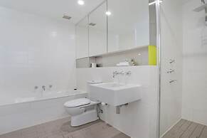 Coast 21 - 3 bedroom poolside apartment