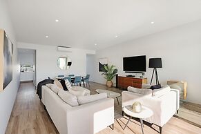 Coast 21 - 3 bedroom poolside apartment