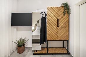 Mr. Agrippa - By TLV2GO