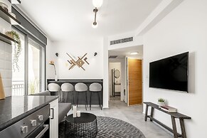 Mr. Agrippa - By TLV2GO