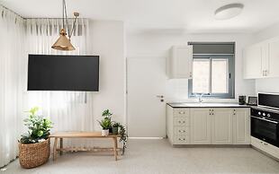 Mr. Agrippa - By TLV2GO