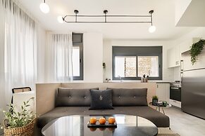 Mr. Agrippa - By TLV2GO